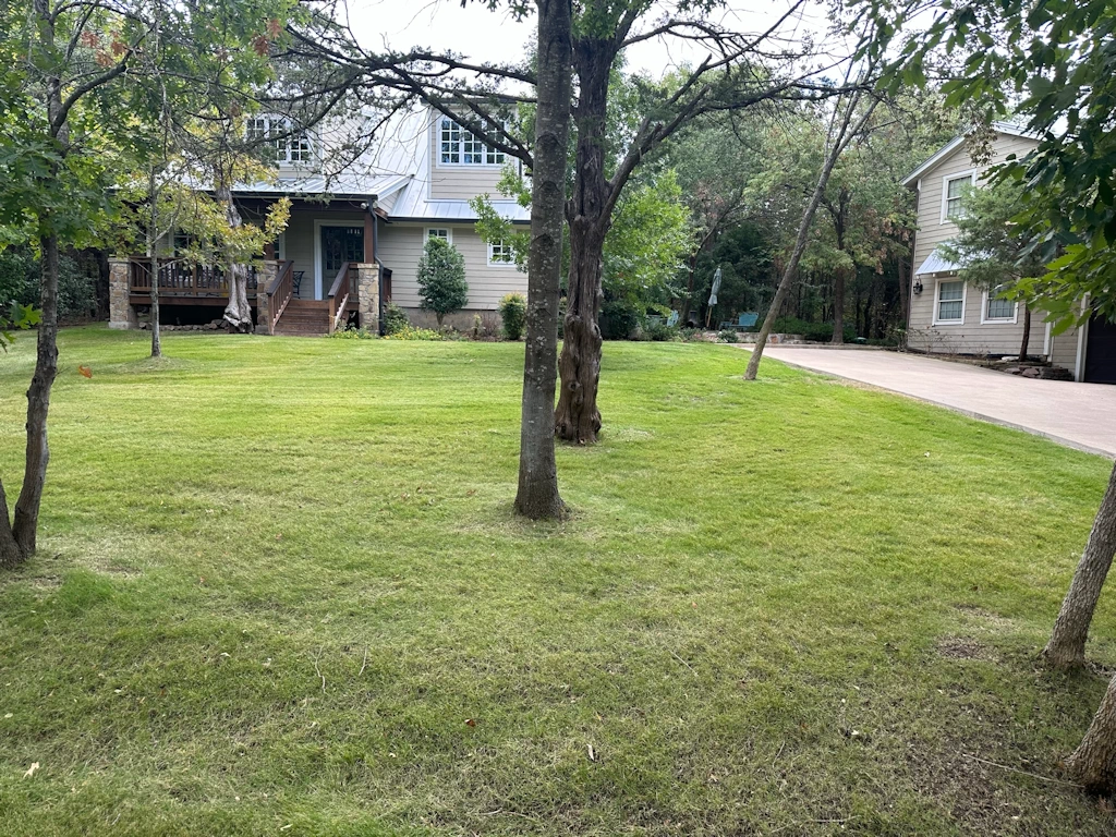 Residential lawn maintenance and weed control service in Pottsboro TX by Yard Doctor