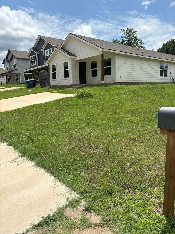 Signs Your Lawn Needs Weed Control in North Texas