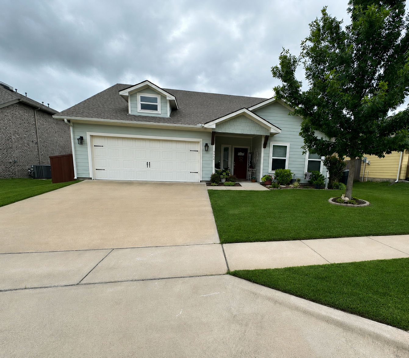Why Some Lawns Stay Green Longer Than Others in North Texas